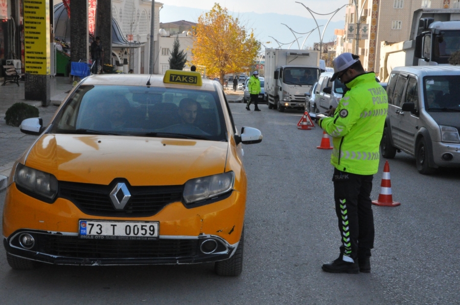 ŞIRNAK’TA KIŞ LASTİĞİ UYGULAMASINDA 7 ARACA CEZA KESİLDİ