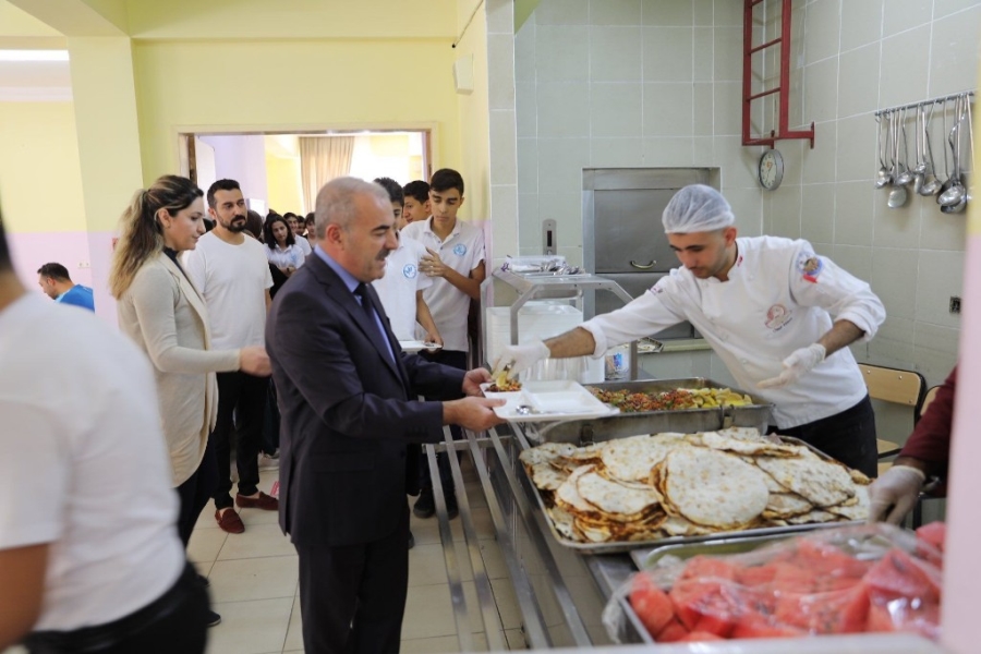 Mardin’de taşımalı eğitim gören 47 bin öğrencinin yemeği milli eğitimden 