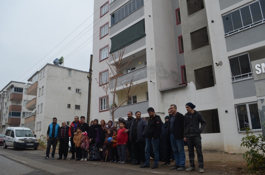 Apartman sakinlerine ‘haciz' şoku: 'Parasını ödediğimiz dairelere haciz geldi'