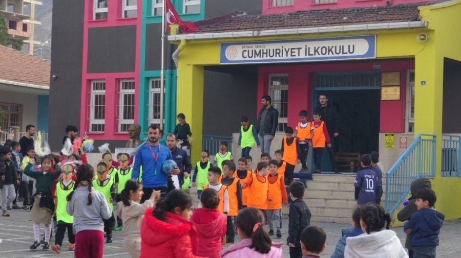 Gercüş’te ilkokul öğrencileri futbol turnuvası düzenledi 