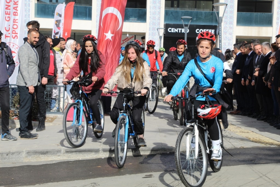 Şırnak’ta 50 bisikletçi 45 kilometre pedal çevirdi 