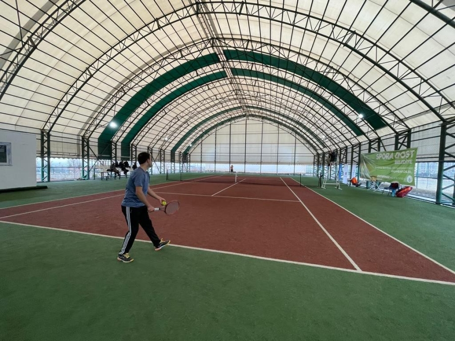 Kayapınar’da 119 kişi tenis kortunda kozunu paylaştı 