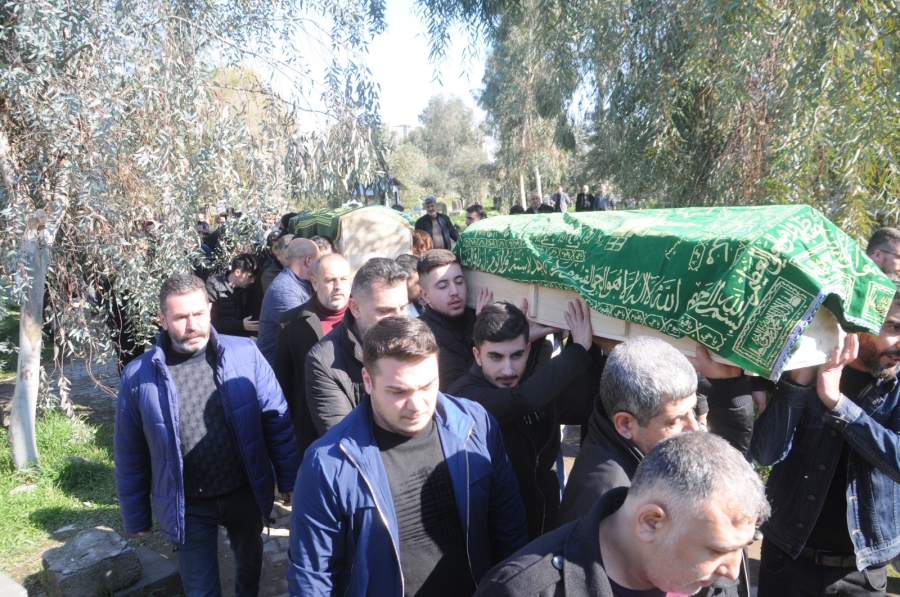 Depremde enkaz altında hayatını kaybeden Baba Oğul Cizre’de gözyaşları arasında defnedildi