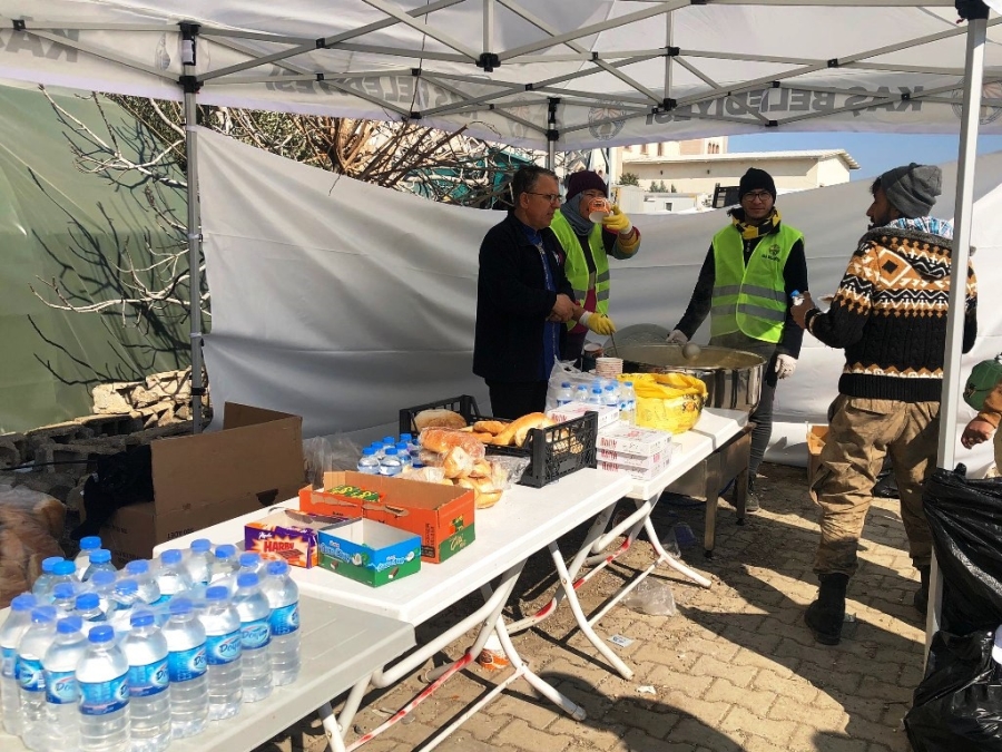 Gaziantep’in Nurdağı ilçesinde yaralar sarılıyor