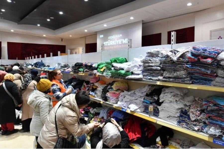 Üsküdar Belediyesi İstanbul’a gelen depremzedeler için sosyal market açtı 