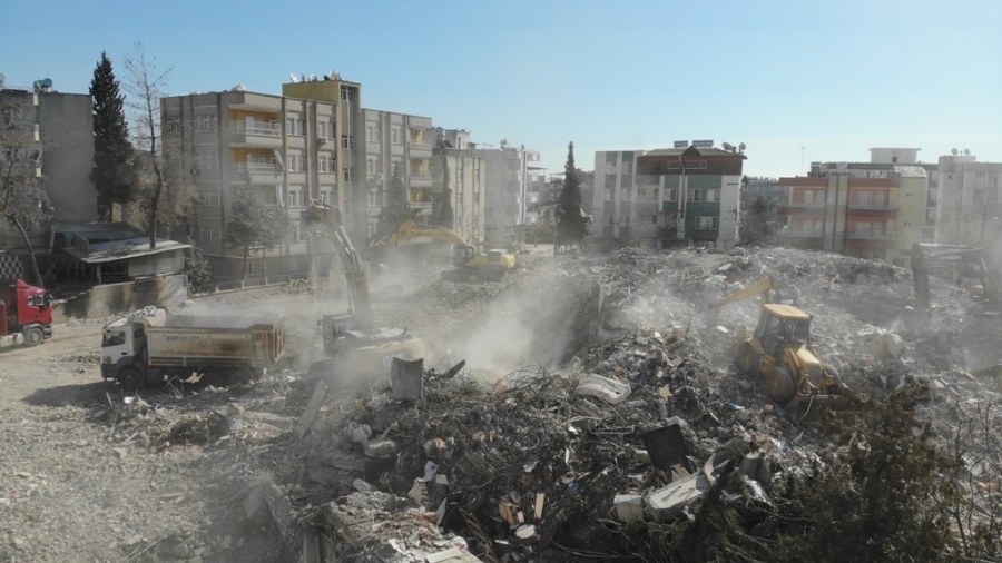 Adıyaman’da depremin 13’üncü günündeki enkaz kaldırma çalışmaları havadan görüntülendi 