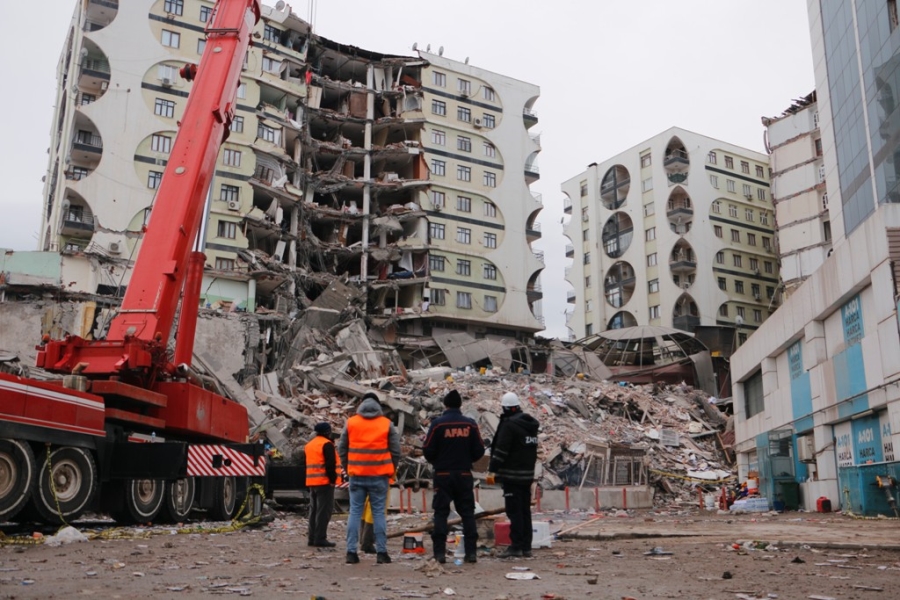 Diyarbakır'da depremde ölü sayısı 407'ye çıktı