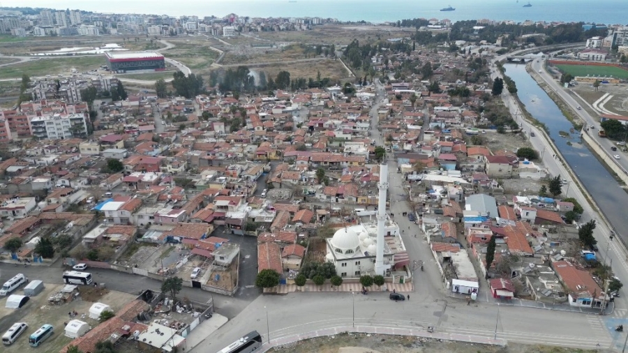 İskenderun’daki Meydan Mahallesi depremden etkilenenleri ağırlıyor