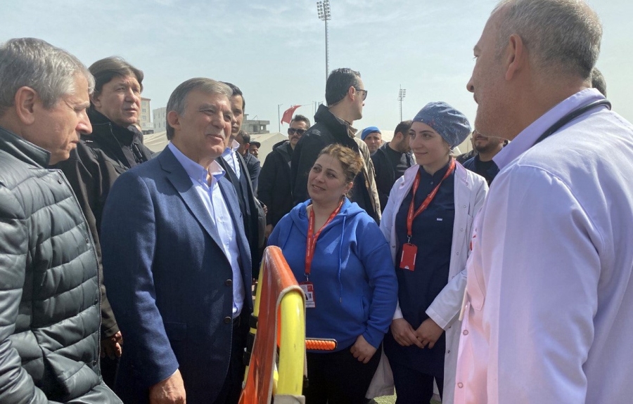 11. Cumhurbaşkanı Abdullah Gül'den çadır kente ziyaret