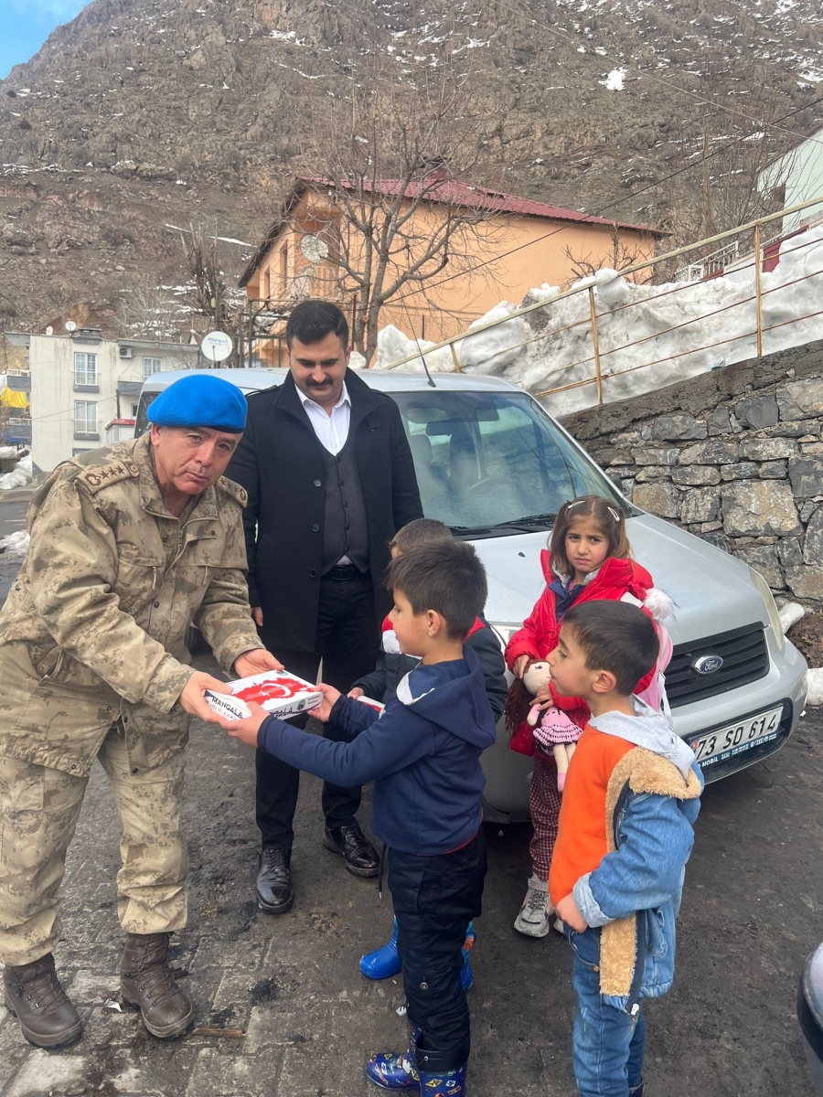 Beytüşşebap’a gelen depremzedelerin ihtiyaçları gideriliyor