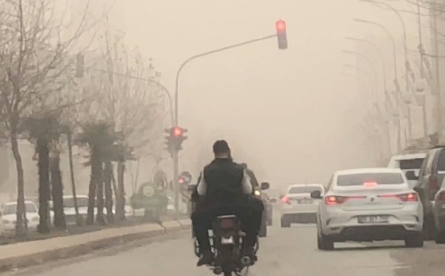 Toz bulutu Ceylanpınar’da hayatı olumsuz etkiledi