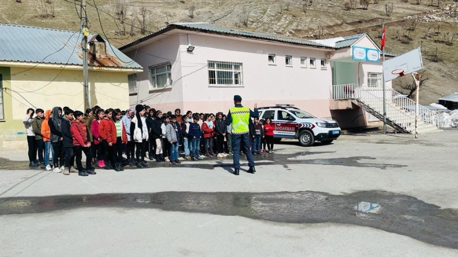 Jandarma'dan öğrencilere trafik semineri