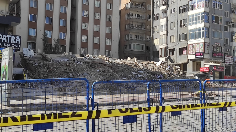 Şanlıurfa'da çöken binada arama kurtarma çalışmaları tamamlandı