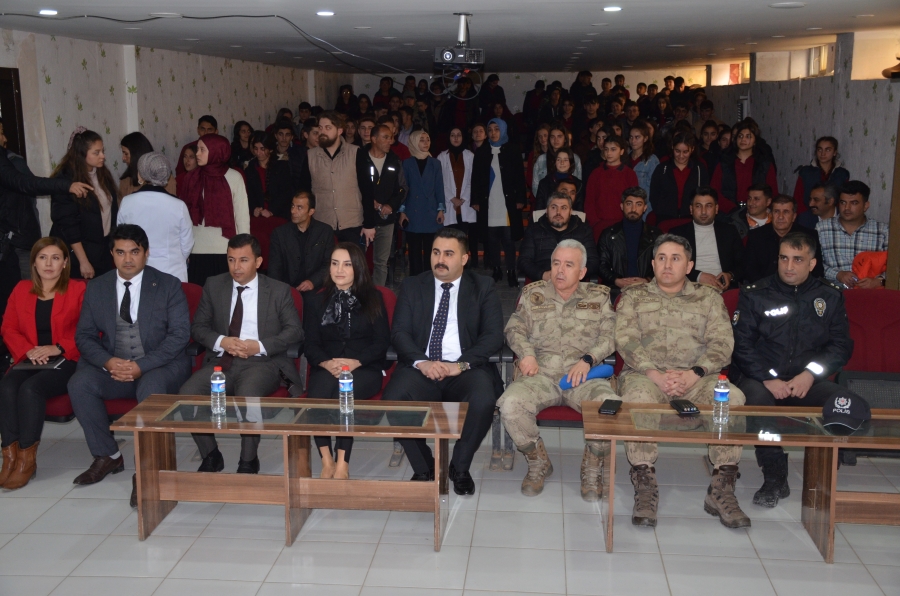 Beytüşşebap'ta kurum amirleri meslek tanıtım seminerine katıldı