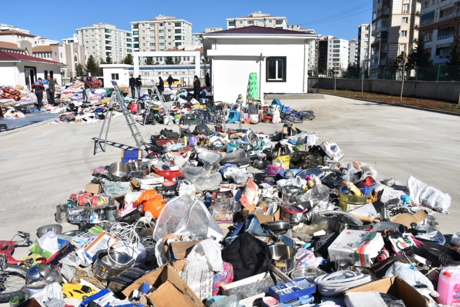 Enkaz altında kalan hayatlar, yürek yakan hatıralarda kaldı