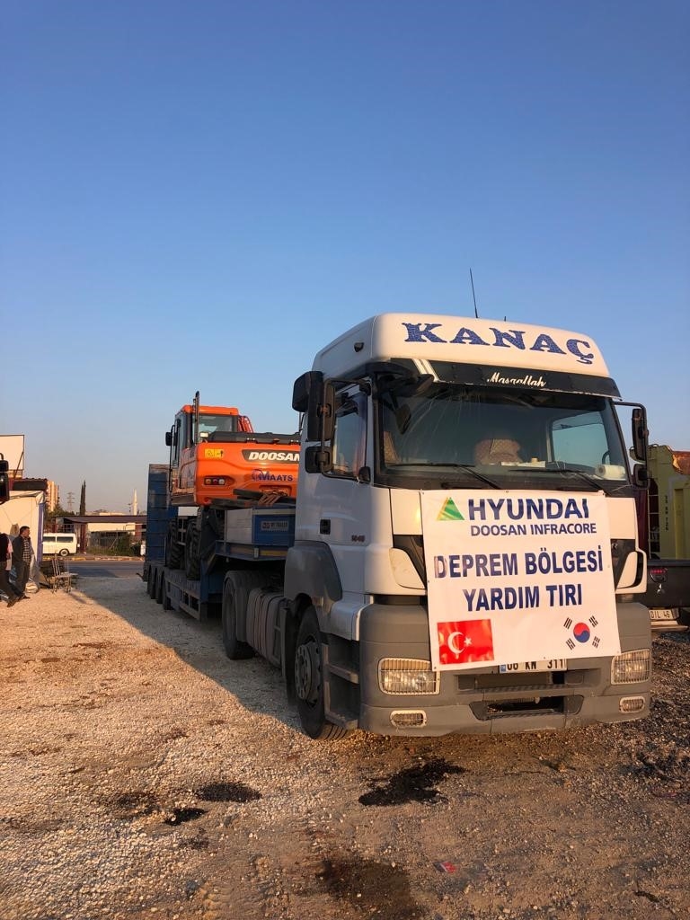 DOOSAN iş makinaları ile deprem bölgesine destek Veriyor