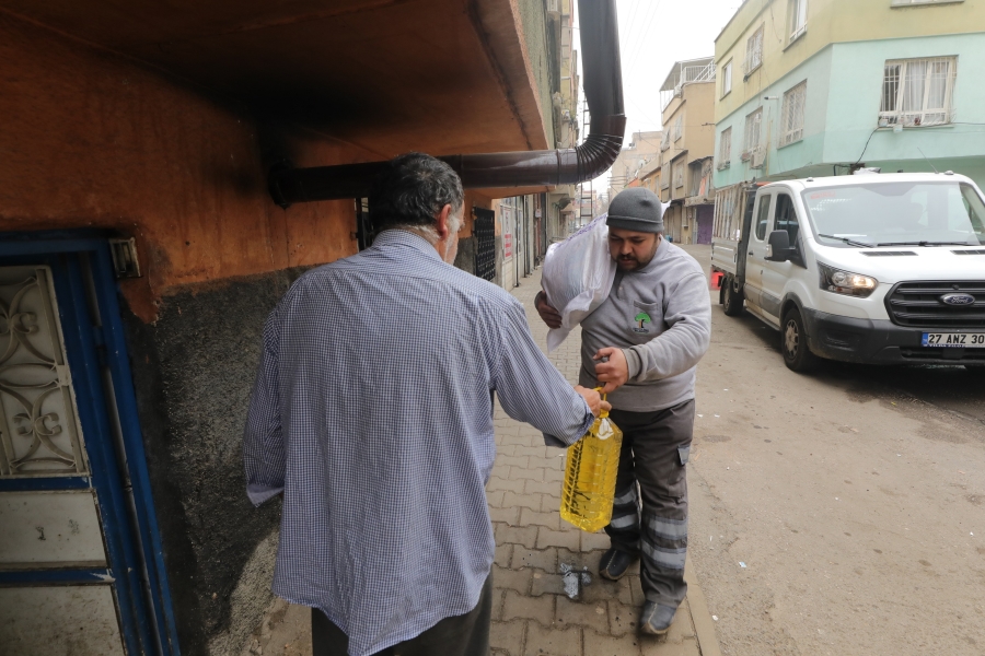 Şehitkamil’de binlerce aileye gıda yardımı