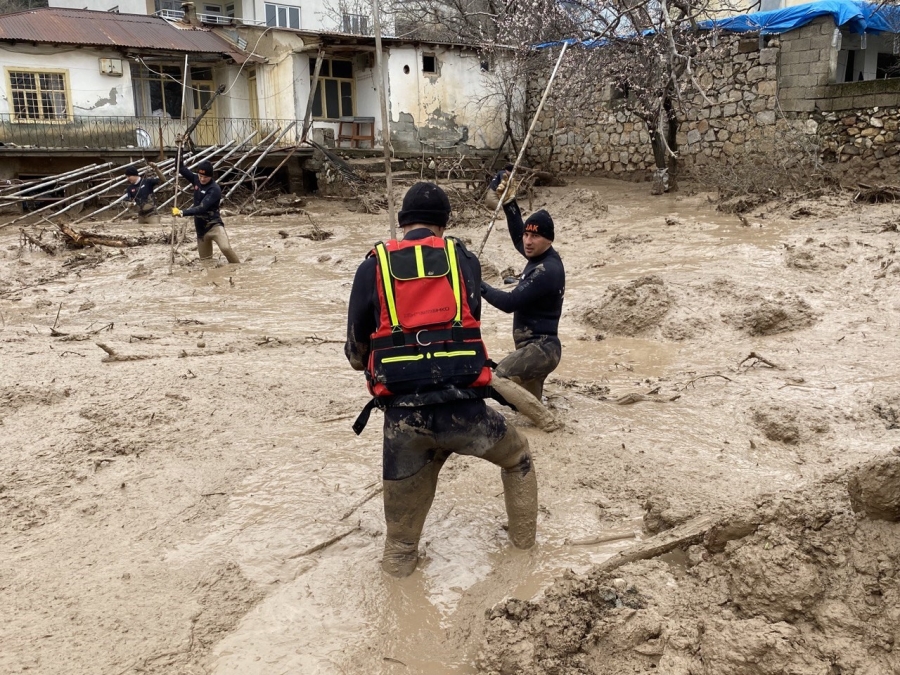 Adıyaman’da sel felaketinin 3. gününde arama çalışmaları devam ediyor