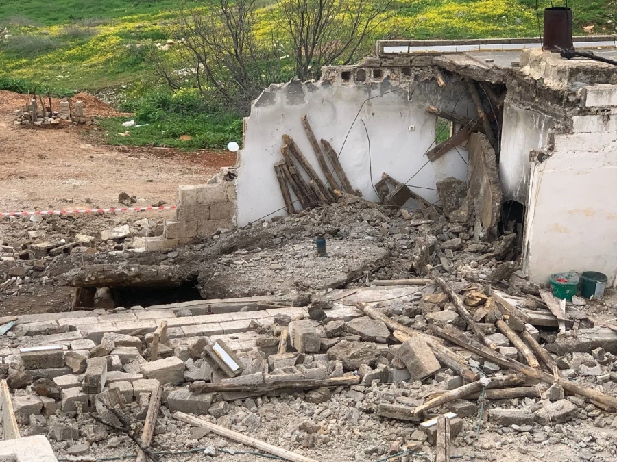 Çivi çakmaya çalıştığı depo başına çöktü: 1 ölü