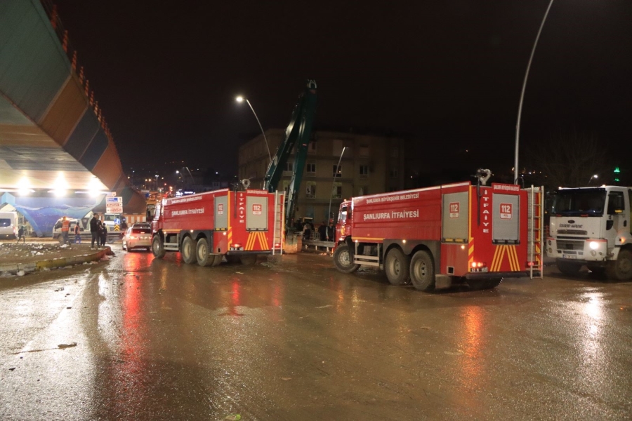 Şanlıurfa'nın cadde ve sokakları balçıktan arındırıyor