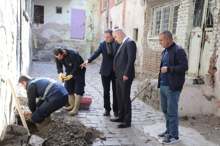 Ağır hasarlı ve yıkım kararı alınan binaların su bağlantıları kesiliyor