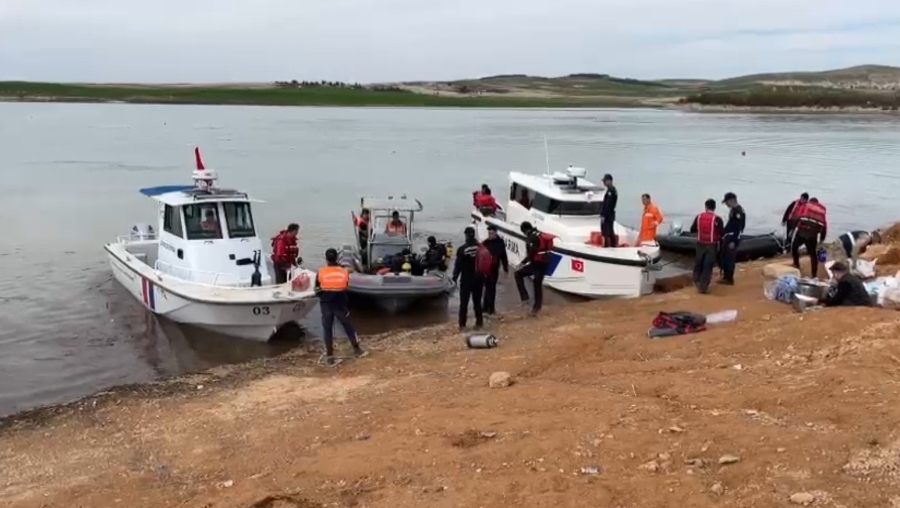 Şanlıurfa'da sele kapılan sürücünün tır dorsesine ulaşıldı