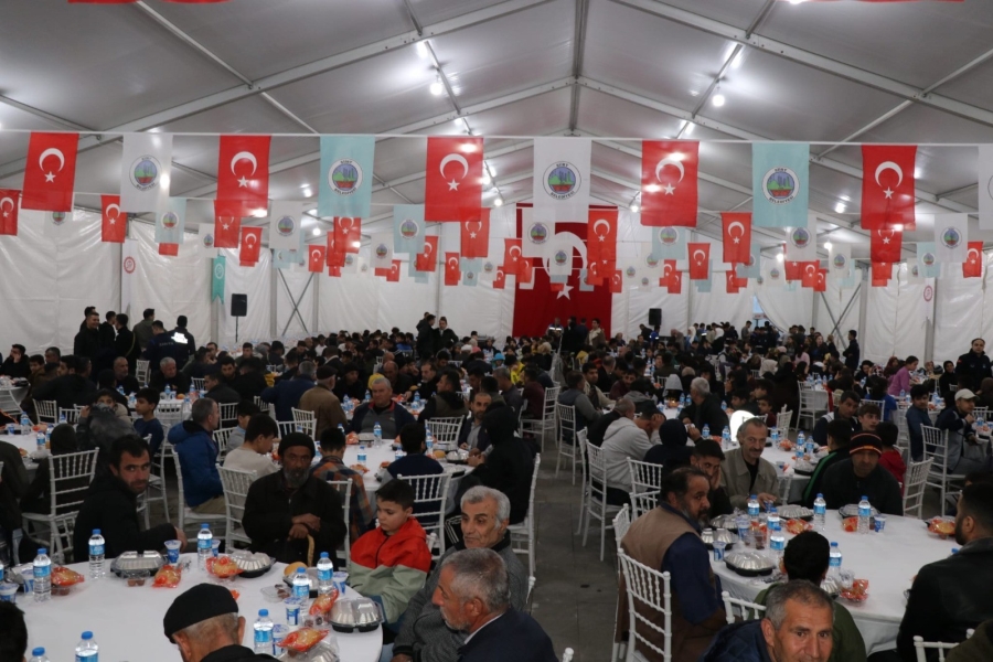 Siirt’te depremzedeler ve vatandaşlar için iftar çadırı kuruldu