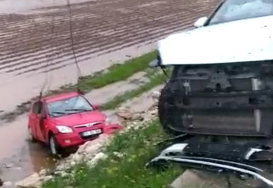 Şanlıurfa'da yollar göle döndü, köy yolları kapandı