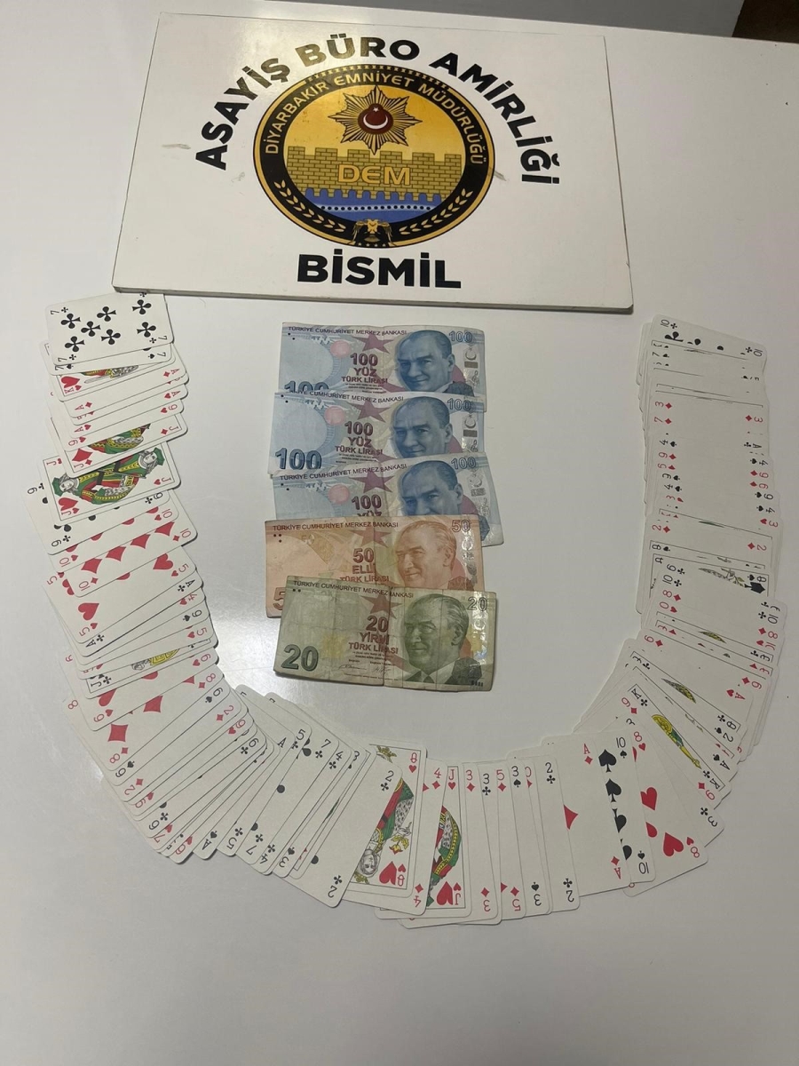 Diyarbakır'da kumar oynatan 4 kişiye 17 bin lira para cezası