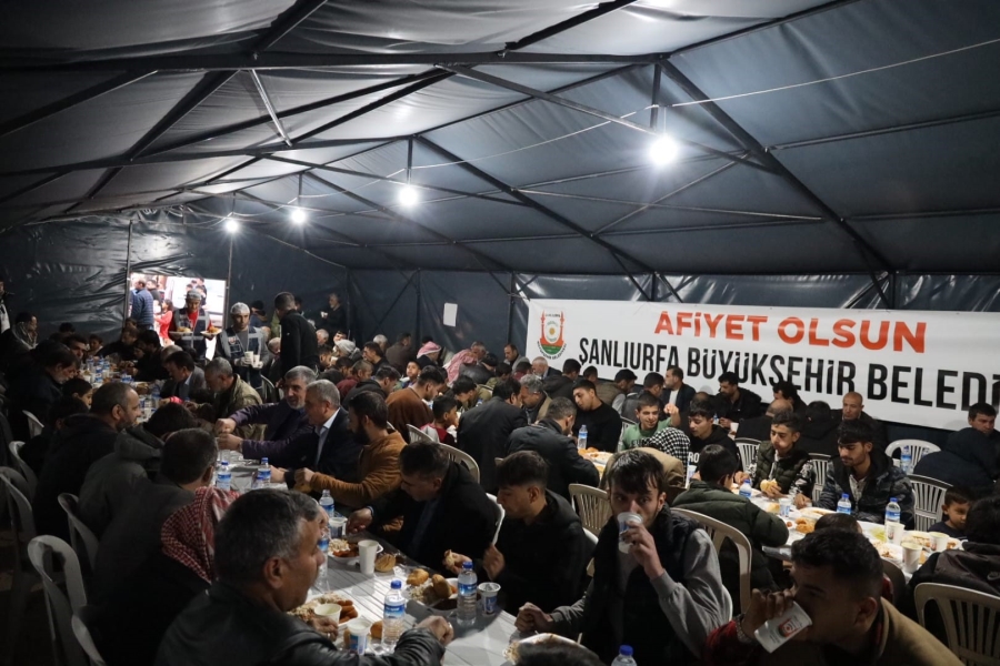 Beyazgül iftar çadırlarını ziyaret ederek vatandaşlarla iftar yaptı