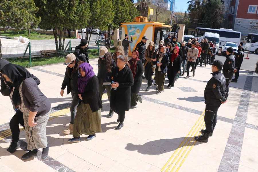 Şanlıurfa’da terörden gözaltına alınan 24 zanlı adliyede