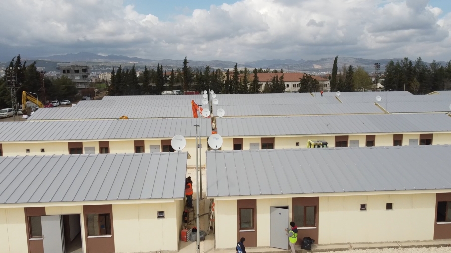 Adıyaman'da geçici prefabrik konutların teslimatına başlandı