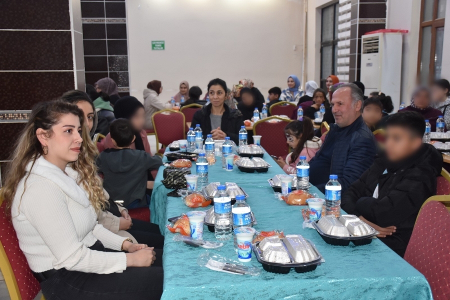 Siirt Belediyesi yetim çocukları iftarda ağırladı