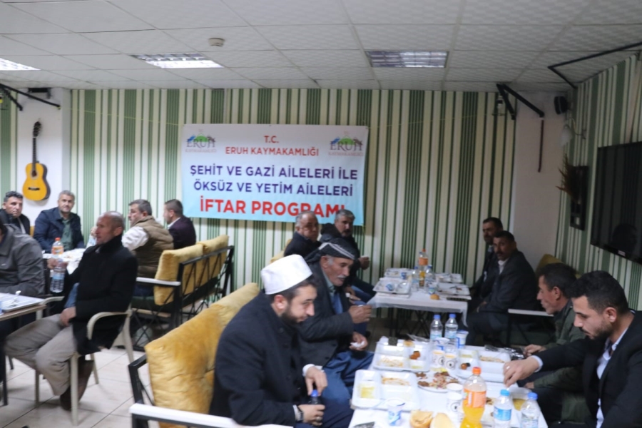 İçişleri Bakan Yardımcısı Erdil, Eruh’ta gazi ve şehit aileleriyle iftarda bir araya geldi