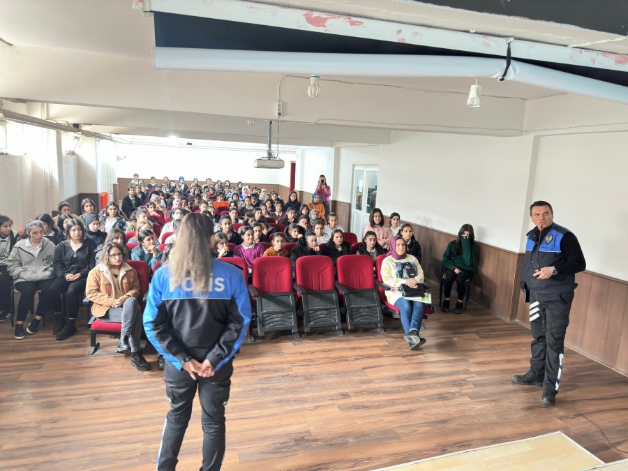 Cizre Polisi liseli kız öğrencilere polislik mesleğini tanıttı