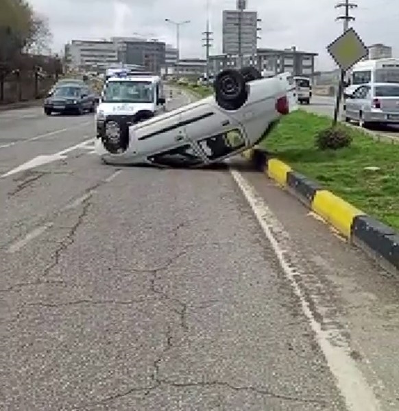 Takla atarak ters dönen otomobildeki 2 kişi yaralandı