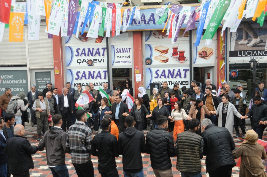 Yeşil Sol Parti,Cizre’deki seçim bürolarını halaylar eşliğinde açtı