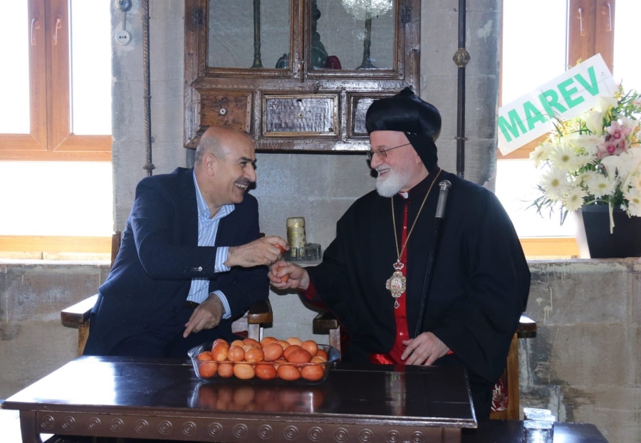 Mardin'de yaşayan Süryaniler, Paskalya Bayramı'nı Kırklar Kilisesi'nde düzenlenen ayinle kutladı.