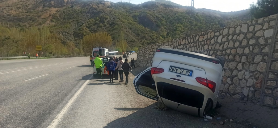 İstinat duvarına çarpan otomobil takla attı: 4 yaralı