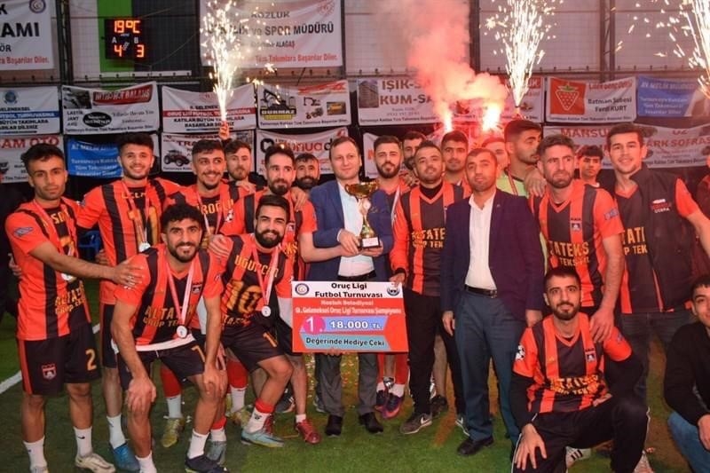 Kozluk geleneksel oruç ligi futbol turnuvanda kazanan 'Dostluk’ oldu