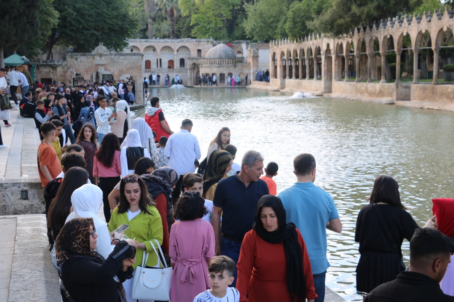 Balıklıgöl turist akınına uğradı