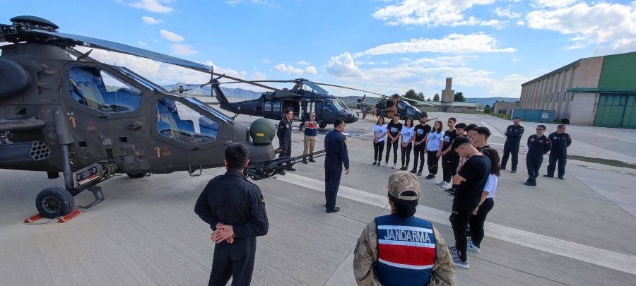 Siirt’te Dünya Pilotlar Günü'nde öğrencilere özel gösteri