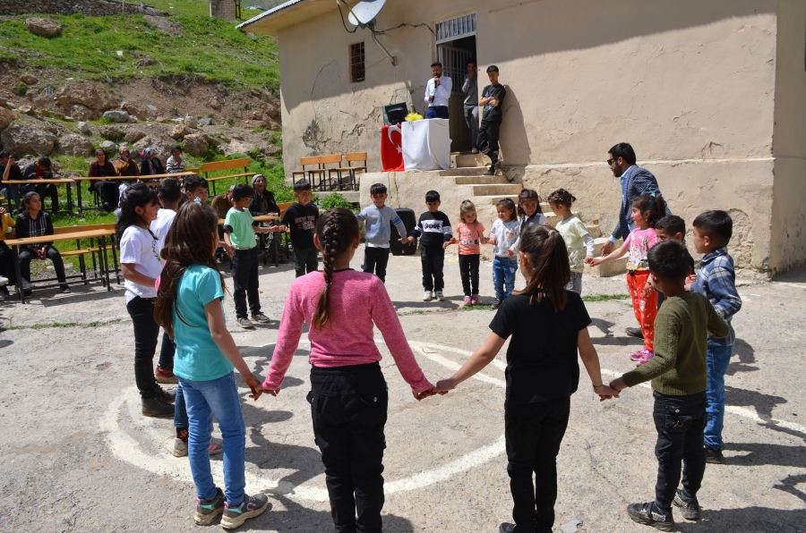 Beytüşşebap'ın dağ okullarında ata oyunlarıyla bahar şenlikleri düzenleniyor