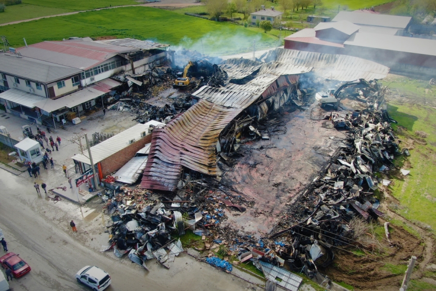 Elazığ'da yanan tavuk fabrikası havadan görüntülendi