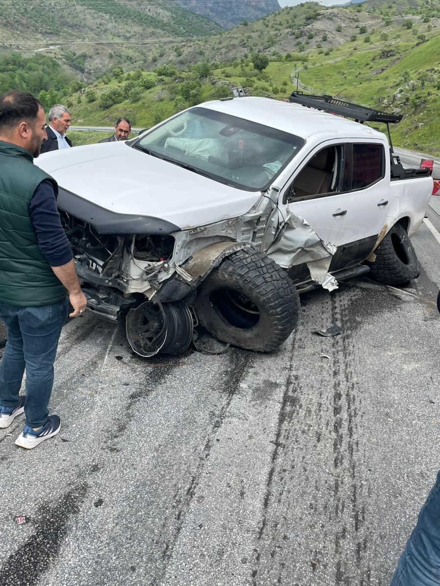 Siirt’te pikap ile kamyon çarpıştı: 1 yaralı