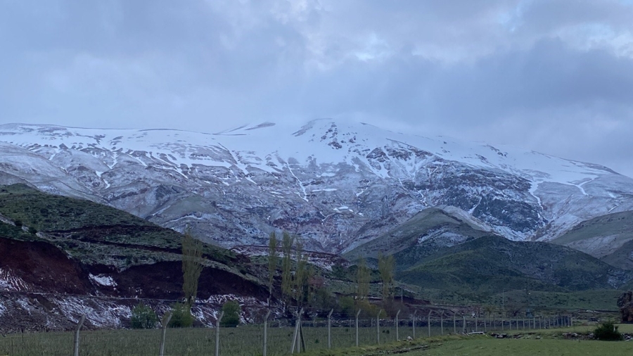 Ulubaba Dağı beyaza büründü