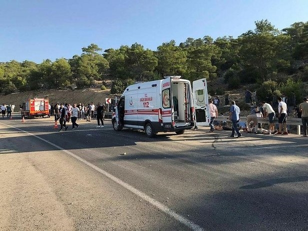 ŞIRNAK'TA ASKERİ PERSONEL TAŞIYAN OTOBÜS KAZA YAPTI.ÖLÜ VE YARALILAR VAR