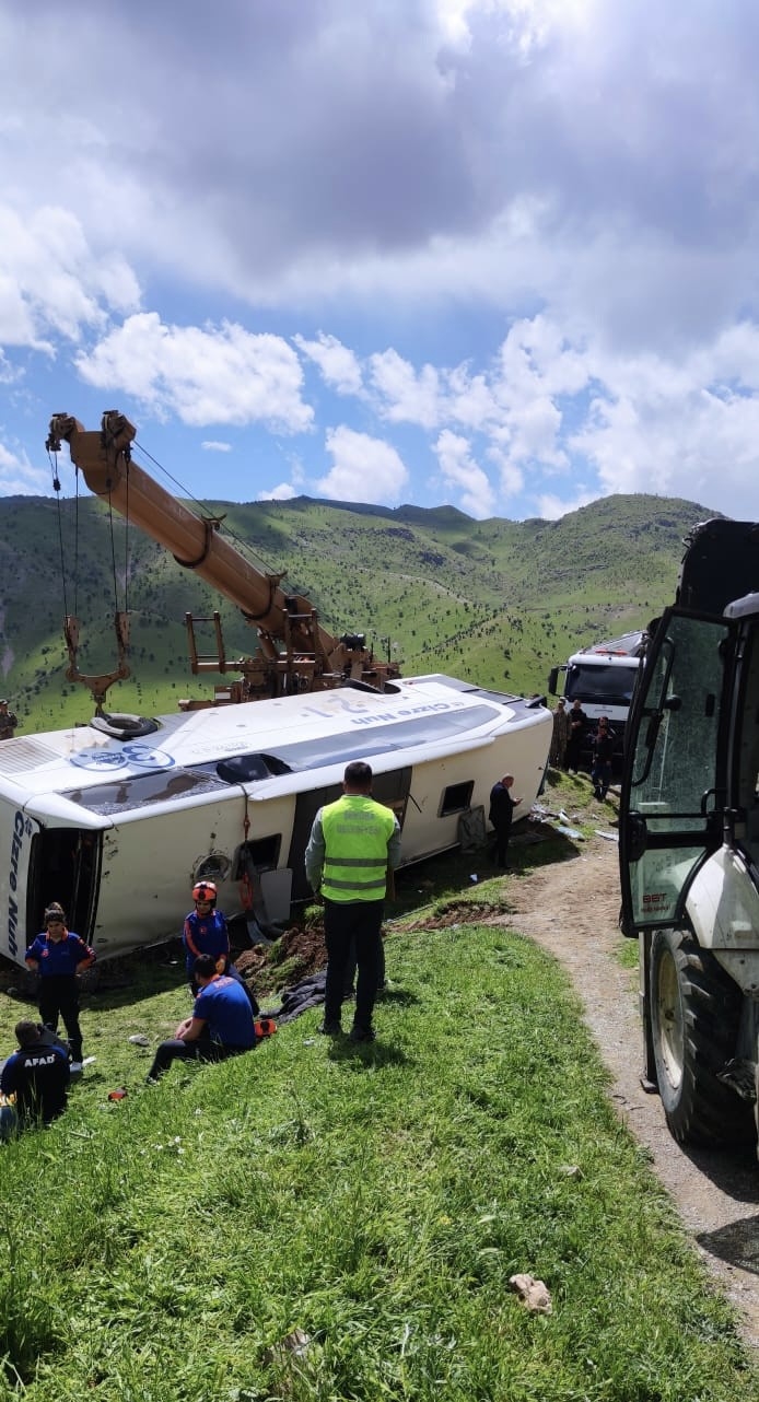 Şırnak’ta askeri personel taşıyan otobüs devrildi: 2 şehit ve yaralılar var