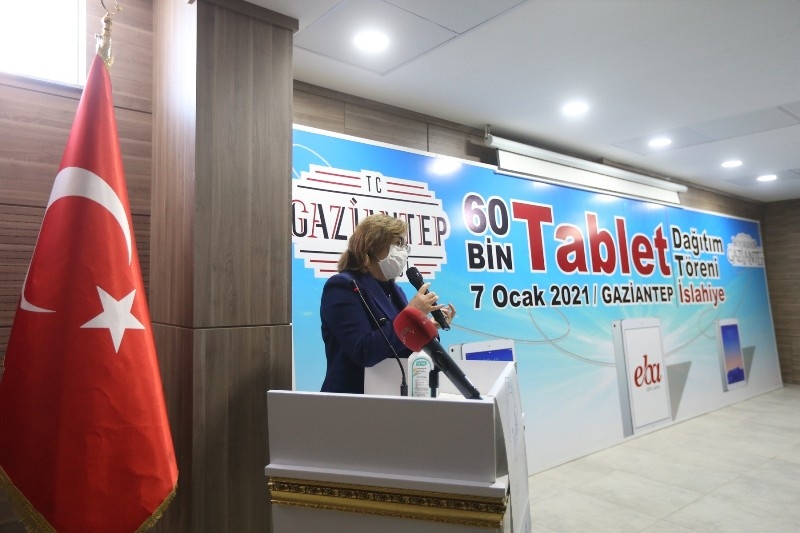 60 bin tablet Gaziantepli öğrencilerle buluştu