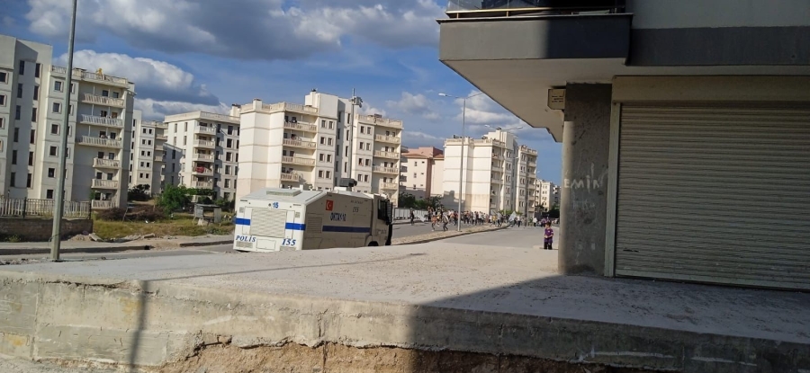 Nusaybin’de Yeşil Sol Parti mitingi sonrası polise taşlı saldırı